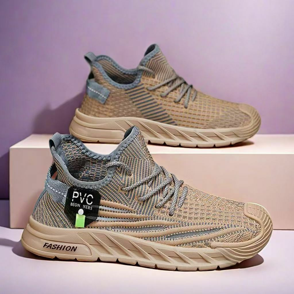 Chaussures de sport pour hommes en PVC.